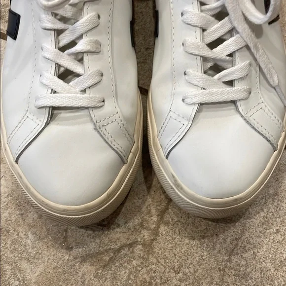 Veja Esplar Leather Low-Top Sneakers - Picture 5 of 7